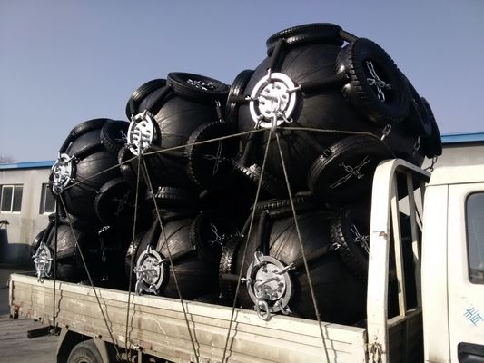 Qualität Seil-Netze, die Art Fender pneumatische Gummipuffer-pneumatische Marine Fenders d schwimmen usine