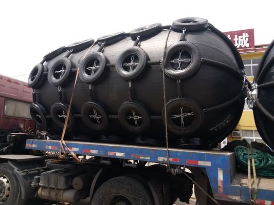Qualität Seil-Netze, die Art Fender pneumatische Gummipuffer-pneumatische Marine Fenders d schwimmen usine