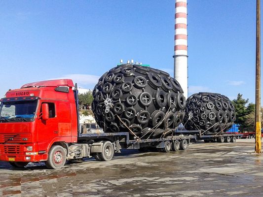 Qualität Seil-Netze, die Art Fender pneumatische Gummipuffer-pneumatische Marine Fenders d schwimmen usine