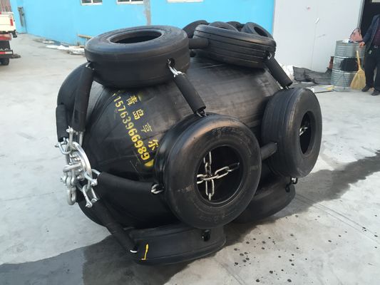Qualität Gummi-Mat With Rope Net Pneumatic-Boots-Fender-pneumatische Gummipuffer usine