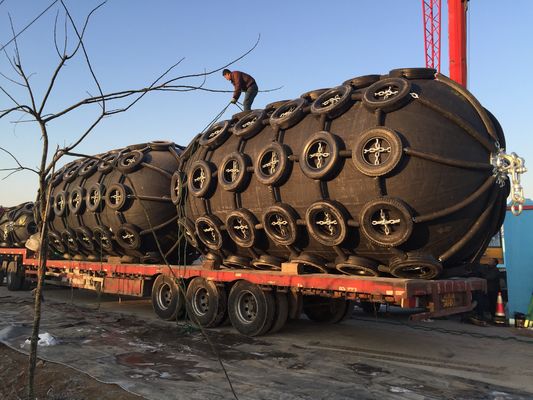 Qualität Gummi-Mat With Rope Net Pneumatic-Boots-Fender-pneumatische Gummipuffer usine