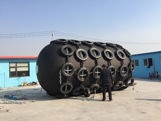 Qualität 50Kpa 3,3 * 6,5 m schwarze pneumatische Gummifender mit Reifen usine