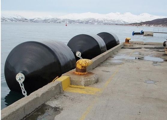 Qualität Hot Dip Galvanized Foam Filled Fender with High Energy Absorption and Maintenance-free Design for Marine Vessel Protection usine