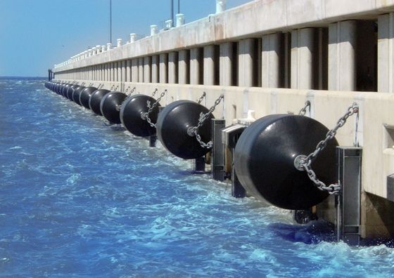 Qualität Umschlingen Sie Art gefüllten Fender Körper-Schaum gefüllten Marine Fenders And Cylindrical Evas Schaum usine
