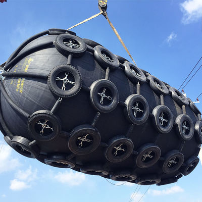Qualität Marine 50Kpa Pneumatischer Gummi-Fender mit Reifen usine