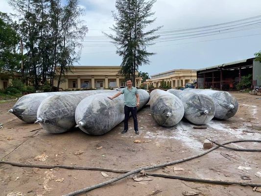 Qualität Marine Inflatable Rubber Airbag 1.8*12m für das Boots-Starten usine