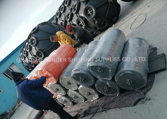 Qualität ISO17357 Standard Schaumstoff gefüllter Fender mit kundenspezifischer Herstellung und 12 Monate Haltbarkeit für Marineanwendungen usine