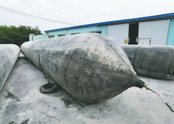 Qualität ISO 14409:2011 Zertifizierter Luftschlauchsack für Schiffe mit einer Lebensdauer von 6-10 Jahren und einem Durchmesserbereich von 0,8 m bis 3,0 m für Anwendungen auf See usine