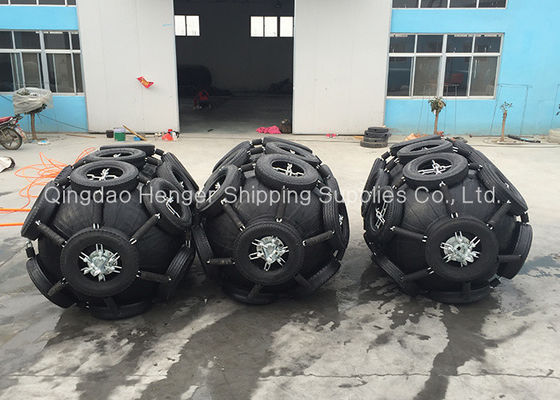 Qualität ISO17357 Compliant Pneumatic Rubber Fender with Customized 0.3-4.8 M Size and 50kpa & 80kpa Pressure for Marine Applications usine