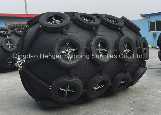Qualität ISO 17357 Pneumatische Gummifender mit Ketten- und Reifenmantel Marine Fender usine