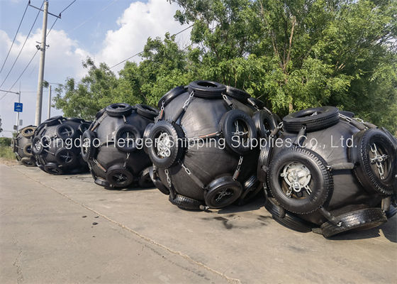 Qualität ISO 17357 Compliant Natural Rubber Pneumatic Rubber Fender with 50Kpa/80kpa Working Pressure for Marine Protection Fabrik